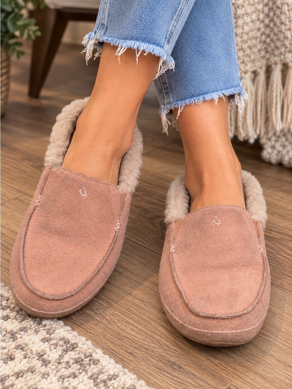 OluKai Ku’una Women's Slip-On Suede Shearling Slippers - Dusty Rose